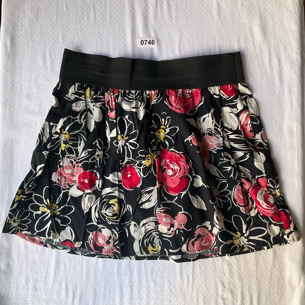 Heart Soul Women’s Sweet Floral Mini Skirt w Elastic Waist, size M, Black & Red